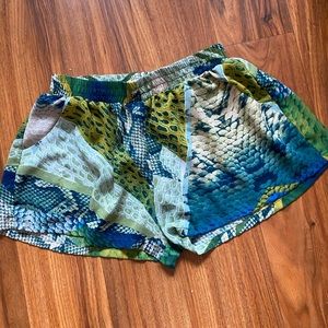 elastic comfy shorts size medium!